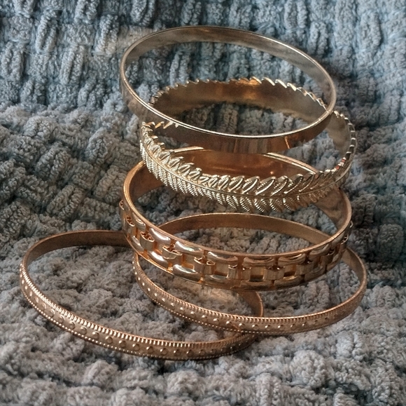 5 Gold Toned Bangle Bracelets - Picture 2 of 6